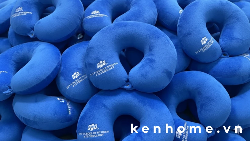 gối cổ chữ u fpt